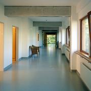 ArchitektInnen / KünstlerInnen: Johannes Kastner-Lanjus<br>Projekt: Seniorenzentrum Weiz<br>Aufnahmedatum: 05/02<br>Format: 6x9cm C-Dia<br>Lieferformat: Dia-Duplikat, 500px<br>Bestell-Nummer: 020530-19<br>