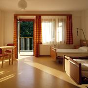 ArchitektInnen / KünstlerInnen: Johannes Kastner-Lanjus<br>Projekt: Seniorenzentrum Weiz<br>Aufnahmedatum: 05/02<br>Format: 6x9cm C-Dia<br>Lieferformat: Dia-Duplikat, 500px<br>Bestell-Nummer: 020530-23<br>