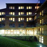 ArchitektInnen / KünstlerInnen: Johannes Kastner-Lanjus<br>Projekt: Seniorenzentrum Weiz<br>Aufnahmedatum: 05/02<br>Format: 6x9cm C-Dia<br>Lieferformat: Dia-Duplikat, 500px<br>Bestell-Nummer: 020530-12<br>