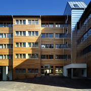 ArchitektInnen / KünstlerInnen: Johannes Kastner-Lanjus<br>Projekt: Seniorenzentrum Weiz<br>Aufnahmedatum: 05/02<br>Format: 6x9cm C-Dia<br>Lieferformat: Dia-Duplikat, 500px<br>Bestell-Nummer: 020530-05<br>