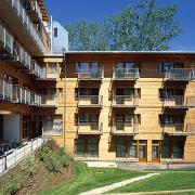 ArchitektInnen / KünstlerInnen: Johannes Kastner-Lanjus<br>Projekt: Seniorenzentrum Weiz<br>Aufnahmedatum: 05/02<br>Format: 6x9cm C-Dia<br>Lieferformat: Dia-Duplikat, 500px<br>Bestell-Nummer: 020530-06<br>