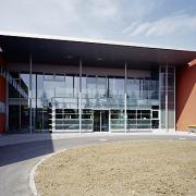 ArchitektInnen / KünstlerInnen: Johannes Zieser<br>Projekt: Sonnenschule<br>Aufnahmedatum: 04/02<br>Format: 6x9cm C-Dia<br>Lieferformat: Dia-Duplikat, Scan 300 dpi<br>Bestell-Nummer: 020405-02<br>