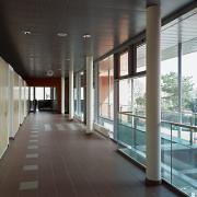ArchitektInnen / KünstlerInnen: Johannes Zieser<br>Projekt: Sonnenschule<br>Aufnahmedatum: 04/02<br>Format: 6x9cm C-Dia<br>Lieferformat: Dia-Duplikat<br>Bestell-Nummer: 020405-04<br>