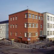 ArchitektInnen / KünstlerInnen: Andreas Treusch<br>Projekt: Volksschule Natorpgasse<br>Aufnahmedatum: 03/02<br>Format: 6x9cm C-Dia<br>Lieferformat: Dia-Duplikat, Scan 300 dpi<br>Bestell-Nummer: 020313-12<br>