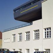 ArchitektInnen / KünstlerInnen: Andreas Treusch<br>Projekt: Volksschule Natorpgasse<br>Aufnahmedatum: 03/02<br>Format: 6x9cm C-Dia<br>Lieferformat: Dia-Duplikat, Scan 300 dpi<br>Bestell-Nummer: 020313-14<br>