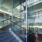 ArchitektInnen / KünstlerInnen: Andreas Treusch<br>Projekt: Volksschule Natorpgasse<br>Aufnahmedatum: 03/02<br>Format: 6x9cm C-Dia<br>Lieferformat: Dia-Duplikat, Scan 300 dpi<br>Bestell-Nummer: 020313-18<br>