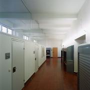 ArchitektInnen / KünstlerInnen: Andreas Treusch<br>Projekt: Volksschule Natorpgasse<br>Aufnahmedatum: 03/02<br>Format: 6x9cm C-Dia<br>Lieferformat: Dia-Duplikat, Scan 300 dpi<br>Bestell-Nummer: 020313-23<br>