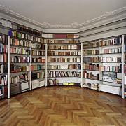 ArchitektInnen / KünstlerInnen: Michael Embacher<br>Projekt: Bibliothek W.-D.<br>Aufnahmedatum: 08/01<br>Format: 6x9cm C-Neg<br>Lieferformat: C-Print, Scan 300 dpi<br>Bestell-Nummer: 010829-01<br>