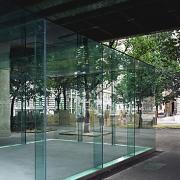ArchitektInnen / KünstlerInnen: Valie Export<br>Projekt: Der transparente Raum<br>Aufnahmedatum: 07/01<br>Format: 6x9cm C-Dia<br>Lieferformat: Dia-Duplikat, Scan 300 dpi<br>Bestell-Nummer: 010710-11<br>