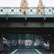 ArchitektInnen / KünstlerInnen: Valie Export<br>Projekt: Der transparente Raum<br>Aufnahmedatum: 07/01<br>Format: 6x9cm C-Dia<br>Lieferformat: Dia-Duplikat, Scan 300 dpi<br>Bestell-Nummer: 010710-12<br>