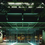 ArchitektInnen / KünstlerInnen: Valie Export<br>Projekt: Der transparente Raum<br>Aufnahmedatum: 07/01<br>Format: 6x9cm C-Dia<br>Lieferformat: Dia-Duplikat, Scan 300 dpi<br>Bestell-Nummer: 010710-13<br>