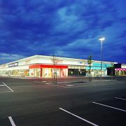 ArchitektInnen / KünstlerInnen: BEHF Architects Ebner Hasenauer Ferenczy ZT GmbH<br>Projekt: Retailcenter Feldbach<br>Aufnahmedatum: 07/01<br>Format: 6x9cm C-Neg<br>Lieferformat: C-Print, Scan 300 dpi<br>Bestell-Nummer: 010727-07<br>