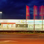 ArchitektInnen / KünstlerInnen: BEHF Architects Ebner Hasenauer Ferenczy ZT GmbH<br>Projekt: Retailcenter Feldbach<br>Aufnahmedatum: 07/01<br>Format: 6x9cm C-Neg<br>Lieferformat: C-Print, Scan 300 dpi<br>Bestell-Nummer: 010727-09<br>