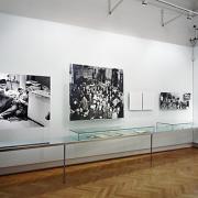 ArchitektInnen / KünstlerInnen: Bernhard Denkinger<br>Projekt: 'Sei stark und mutig!'- Jüdische Jugendbewegungen<br>Aufnahmedatum: 04/01<br>Format: 6x9cm C-Neg<br>Lieferformat: C-Print, SW-Print, Scan 300 dpi<br>Bestell-Nummer: 010409-15<br>