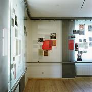 ArchitektInnen / KünstlerInnen: Bernhard Denkinger<br>Projekt: KZ-Gedenkstätte und Zeitgeschichte-Museum<br>Aufnahmedatum: 03/01<br>Format: 6x9cm C-Neg<br>Lieferformat: C-Print, SW-Print, Scan 300 dpi<br>Bestell-Nummer: 010312-10<br>