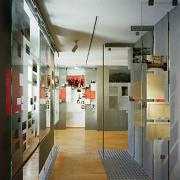 ArchitektInnen / KünstlerInnen: Bernhard Denkinger<br>Projekt: KZ-Gedenkstätte und Zeitgeschichte-Museum<br>Aufnahmedatum: 03/01<br>Format: 6x9cm C-Neg<br>Lieferformat: C-Print, SW-Print, Scan 300 dpi<br>Bestell-Nummer: 010312-11<br>