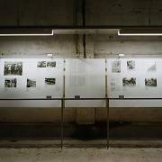 ArchitektInnen / KünstlerInnen: Bernhard Denkinger<br>Projekt: KZ-Gedenkstätte und Zeitgeschichte-Museum<br>Aufnahmedatum: 03/01<br>Format: 6x9cm C-Neg<br>Lieferformat: C-Print, SW-Print, Scan 300 dpi<br>Bestell-Nummer: 010312-12<br>