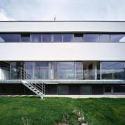 ArchitektInnen / KünstlerInnen: Walter Stelzhammer<br>Projekt: Haus H.<br>Aufnahmedatum: 07/00<br>Format: 6x9cm C-Dia<br>Lieferformat: Dia-Duplikat, SW-Print, Scan 300 dpi<br>Bestell-Nummer: 000724-06<br>