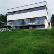 ArchitektInnen / KünstlerInnen: Walter Stelzhammer<br>Projekt: Haus H.<br>Aufnahmedatum: 07/00<br>Format: 6x9cm C-Dia<br>Lieferformat: Dia-Duplikat, SW-Print, Scan 300 dpi<br>Bestell-Nummer: 000724-07<br>