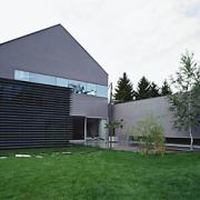 ArchitektInnen / KünstlerInnen: the unit<br>Projekt: Haus P. - Zubau<br>Aufnahmedatum: 08/00<br>Format: 6x12cm C-Dia<br>Lieferformat: Dia-Duplikat, SW-Print, Scan 300 dpi<br>Bestell-Nummer: 000808-03<br>