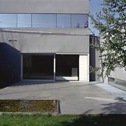 ArchitektInnen / KünstlerInnen: the unit<br>Projekt: Haus P. - Zubau<br>Aufnahmedatum: 08/00<br>Format: 6x12cm C-Dia<br>Lieferformat: Dia-Duplikat, SW-Print, Scan 300 dpi<br>Bestell-Nummer: 000808-06<br>