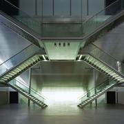 ArchitektInnen / KünstlerInnen: O&O Baukunst Ziviltechniker GesmbH, Manfred Wehdorn<br>Projekt: MuseumsQuartier Wien - Halle E+G<br>Aufnahmedatum: 04/01<br>Format: 6x9cm C-Dia<br>Lieferformat: Dia-Duplikat, C-Print, Scan 300 dpi<br>Bestell-Nummer: 010426-87<br>