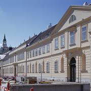 ArchitektInnen / KünstlerInnen: Johann Bernhard Fischer von Erlach<br>Projekt: MuseumsQuartier Wien - Bauteil Fischer von Erlach<br>Aufnahmedatum: 05/01<br>Format: 6x9cm C-Dia<br>Lieferformat: Dia-Duplikat, Scan 300 dpi<br>Bestell-Nummer: 010520-102<br>