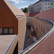 ArchitektInnen / KünstlerInnen: O&O Baukunst Ziviltechniker GesmbH<br>Projekt: MuseumsQuartier Wien - Kunsthalle<br>Aufnahmedatum: 05/01<br>Format: 6x9cm C-Dia<br>Lieferformat: Dia-Duplikat, C-Print, Scan 300 dpi<br>Bestell-Nummer: 010520-116<br>