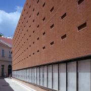 ArchitektInnen / KünstlerInnen: O&O Baukunst Ziviltechniker GesmbH<br>Projekt: MuseumsQuartier Wien - Kunsthalle<br>Aufnahmedatum: 05/01<br>Format: 6x9cm C-Dia<br>Lieferformat: Dia-Duplikat, C-Print, Scan 300 dpi<br>Bestell-Nummer: 010520-117<br>