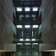 ArchitektInnen / KünstlerInnen: O&O Baukunst Ziviltechniker GesmbH<br>Projekt: MuseumsQuartier Wien - MUMOK<br>Aufnahmedatum: 12/00<br>Format: 6x9cm C-Dia<br>Lieferformat: Dia-Duplikat, C-Print, Scan 300 dpi<br>Bestell-Nummer: 001222-26<br>