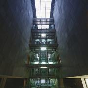 ArchitektInnen / KünstlerInnen: O&O Baukunst Ziviltechniker GesmbH<br>Projekt: MuseumsQuartier Wien - MUMOK<br>Aufnahmedatum: 12/00<br>Format: 6x9cm C-Dia<br>Lieferformat: Dia-Duplikat, C-Print, Scan 300 dpi<br>Bestell-Nummer: 001222-28<br>