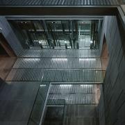 ArchitektInnen / KünstlerInnen: O&O Baukunst Ziviltechniker GesmbH<br>Projekt: MuseumsQuartier Wien - MUMOK<br>Aufnahmedatum: 12/00<br>Format: 6x9cm C-Dia<br>Lieferformat: Dia-Duplikat, C-Print, Scan 300 dpi<br>Bestell-Nummer: 001222-31<br>