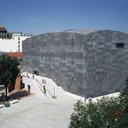 ArchitektInnen / KünstlerInnen: O&O Baukunst Ziviltechniker GesmbH<br>Projekt: MuseumsQuartier Wien - MUMOK<br>Aufnahmedatum: 06/01<br>Format: 6x9cm C-Dia<br>Lieferformat: Dia-Duplikat, C-Print, Scan 300 dpi<br>Bestell-Nummer: 010621-133<br>