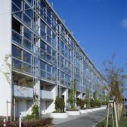 ArchitektInnen / KünstlerInnen: Walter Stelzhammer<br>Projekt: Wohnbau Adalbert-Stifter-Strasse 69-71<br>Aufnahmedatum: 10/03<br>Format: 6x9cm C-Dia<br>Lieferformat: Dia-Duplikat, Scan 300 dpi<br>Bestell-Nummer: 031028-03<br>