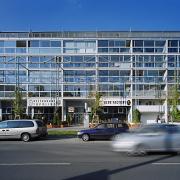 ArchitektInnen / KünstlerInnen: Walter Stelzhammer<br>Projekt: Wohnbau Adalbert-Stifter-Strasse 69-71<br>Aufnahmedatum: 10/03<br>Format: 6x9cm C-Dia<br>Lieferformat: Dia-Duplikat, Scan 300 dpi<br>Bestell-Nummer: 031028-04<br>