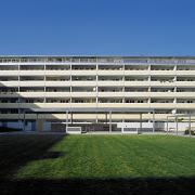ArchitektInnen / KünstlerInnen: Walter Stelzhammer<br>Projekt: Wohnbau Adalbert-Stifter-Strasse 69-71<br>Aufnahmedatum: 10/03<br>Format: 6x9cm C-Dia<br>Lieferformat: Dia-Duplikat, Scan 300 dpi<br>Bestell-Nummer: 031028-06<br>