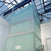 ArchitektInnen / KünstlerInnen: Patricia Zacek<br>Projekt: Front Office MA 15<br>Aufnahmedatum: 12/02<br>Format: 6x9cm C-Neg<br>Lieferformat: Scan 300 dpi<br>Bestell-Nummer: 021213-12<br>