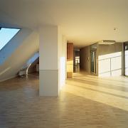 ArchitektInnen / KünstlerInnen: Architektin Sne Veselinovic ZT GmbH<br>Projekt: Diakoniewerk-Wohngemeinschaft für Kinder und Jugendliche mit Behinderung<br>Aufnahmedatum: 12/03<br>Format: 6x9cm C-Dia<br>Lieferformat: Scan 300 dpi<br>Bestell-Nummer: 031209-09<br>