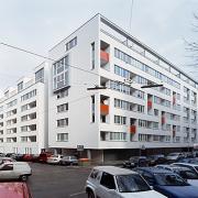 ArchitektInnen / KünstlerInnen: atelier 4 architects<br>Projekt: Wohnbau am Fuchsenfeld - Bauteil Atelier 4<br>Aufnahmedatum: 01/04<br>Format: 6x9cm C-Dia<br>Lieferformat: Scan 300 dpi<br>Bestell-Nummer: 040121-01<br>