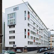 ArchitektInnen / KünstlerInnen: atelier 4 architects<br>Projekt: Wohnbau am Fuchsenfeld - Bauteil Atelier 4<br>Aufnahmedatum: 01/04<br>Format: 6x9cm C-Dia<br>Lieferformat: Scan 300 dpi<br>Bestell-Nummer: 040121-27<br>