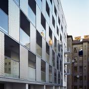 ArchitektInnen / KünstlerInnen: atelier 4 architects<br>Projekt: Wohnbau am Fuchsenfeld - Bauteil Atelier 4<br>Aufnahmedatum: 01/04<br>Format: 6x9cm C-Dia<br>Lieferformat: Scan 300 dpi<br>Bestell-Nummer: 040121B-03<br>