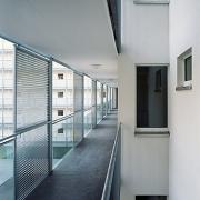 ArchitektInnen / KünstlerInnen: atelier 4 architects<br>Projekt: Wohnbau am Fuchsenfeld - Bauteil Atelier 4<br>Aufnahmedatum: 01/04<br>Format: 6x9cm C-Dia<br>Lieferformat: Scan 300 dpi<br>Bestell-Nummer: 040121B-04<br>