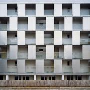 ArchitektInnen / KünstlerInnen: atelier 4 architects<br>Projekt: Wohnbau am Fuchsenfeld - Bauteil Atelier 4<br>Aufnahmedatum: 01/04<br>Format: 6x9cm C-Dia<br>Lieferformat: Scan 300 dpi<br>Bestell-Nummer: 040121B-06<br>