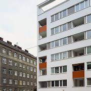 ArchitektInnen / KünstlerInnen: atelier 4 architects<br>Projekt: Wohnbau am Fuchsenfeld - Bauteil Atelier 4<br>Aufnahmedatum: 01/04<br>Format: 6x9cm C-Dia<br>Lieferformat: Scan 300 dpi<br>Bestell-Nummer: 040121B-23<br>