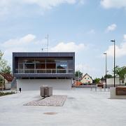 ArchitektInnen / KünstlerInnen: Christoph Karl, Andreas Bremhorst, kub a Karl und Bremhorst Architekten<br>Projekt: Feuerwehr Pottendorf<br>Aufnahmedatum: 05/04<br>Format: 6x9cm C-Dia<br>Lieferformat: Dia-Duplikat, Scan 300 dpi<br>Bestell-Nummer: 040512-07<br>