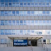 ArchitektInnen / KünstlerInnen: Walter Stelzhammer<br>Projekt: Beiersdorf<br>Aufnahmedatum: 04/04<br>Format: 6x9cm C-Dia<br>Lieferformat: Scan 300 dpi<br>Bestell-Nummer: 040408-11<br>