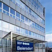 ArchitektInnen / KünstlerInnen: Walter Stelzhammer<br>Projekt: Beiersdorf<br>Aufnahmedatum: 04/04<br>Format: 6x9cm C-Dia<br>Lieferformat: Scan 300 dpi<br>Bestell-Nummer: 040408-12<br>