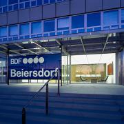 ArchitektInnen / KünstlerInnen: Walter Stelzhammer<br>Projekt: Beiersdorf<br>Aufnahmedatum: 04/04<br>Format: 6x9cm C-Dia<br>Lieferformat: Scan 300 dpi<br>Bestell-Nummer: 040408-14<br>