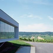 ArchitektInnen / KünstlerInnen: GERNER GERNER PLUS<br>Projekt: Weingut Hillinger<br>Aufnahmedatum: 05/04<br>Format: 6x9cm C-Dia<br>Lieferformat: Scan 300 dpi<br>Bestell-Nummer: 040517-10<br>