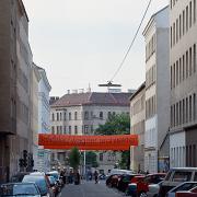 ArchitektInnen / KünstlerInnen: lichtblauwagner architekten generalplaner zt gmbh<br>Projekt: Straßenfest Diehlgasse<br>Aufnahmedatum: 06/04<br>Format: 6x9cm C-Dia<br>Lieferformat: Scan 300 dpi<br>Bestell-Nummer: 040601-02<br>